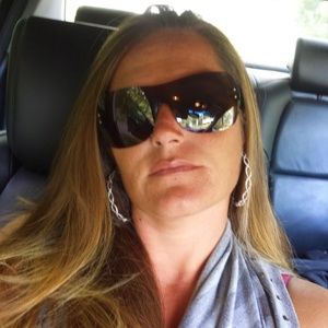 Meet your Posher, Hilary